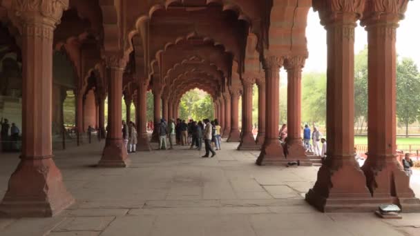 Delhi, India, 29 MAR 2019 - Interiores del Fuerte Rojo en Delhi, India, Fort fue la residencia del emperador mogol, video de imágenes 4k — Vídeo de stock