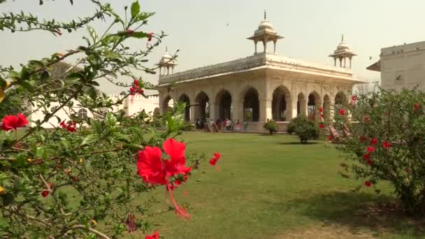 Salón de Audiencia Privada Diwan I Khas en el histórico Fuerte Rojo está construido de mármol blanco, Delhi, India, video de imágenes 4K — Vídeos de Stock