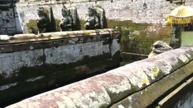 Bali tapınağı Goa Gajah Antik havuzu, Bali Fil Mağarası, Endonezya Unesco mirası, 4k görüntüleri video