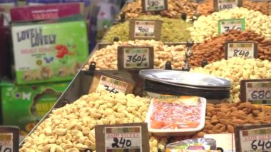 Khari Baoli, Eski Delhi Asya'nın en büyük toptan baharat pazarı, Hindistan, 4k görüntüleri video