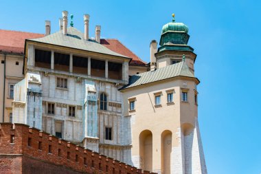 St Stanislaw katedrali ve St Vaclav ve Wawel Hill, Krakow, Polonya güneşli öğleden sonra üzerinde kraliyet kalesi