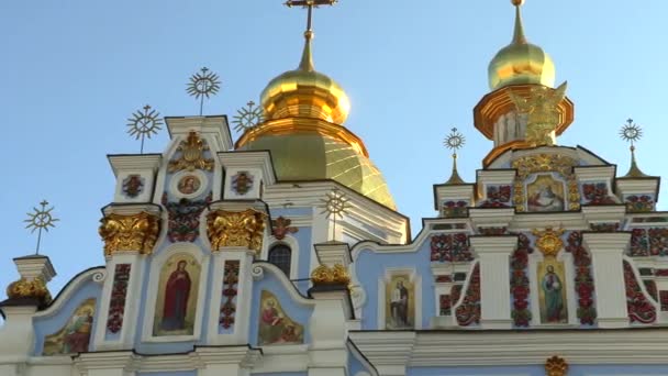 Saint Michael förgyllda ortodoxa katedralen i Kiev, Ukraina, 4K film video — Stockvideo