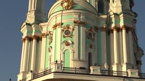 Hermosa Catedral de Saint Andrews En Kiev, Ucrania, 4k metraje video — Vídeo de stock