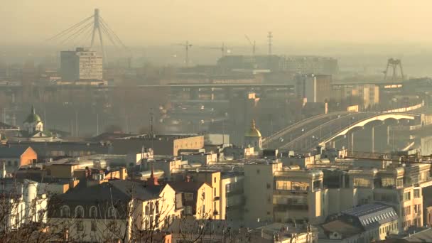 Turuncu sisli gündoğumu cityscape Kiev, Ukrayna, 4k görüntüleri video — Stok video