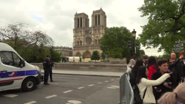 Paris, Franciaország, május 20, 2019-Notre-Dame katedrális tűz után Állványzat, 4k Footage videó — Stock videók
