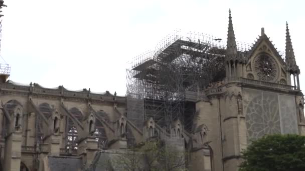 Paris, France, 20 mai 2019 - Cathédrale Notre-Dame après un incendie avec échafaudages, vidéo 4K — Video