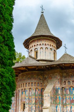 Romanya, Voronet, 15 Eylül 2019 - Voronet Manastırı, Suceava Bölgesi, Romanya - kilise, Unescos Dünya Listesi 'nde yer alan Moldavya' nın boyalı kiliselerinden biri.