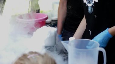 Kimya dersleri sıvı buğulaması çocuklar için