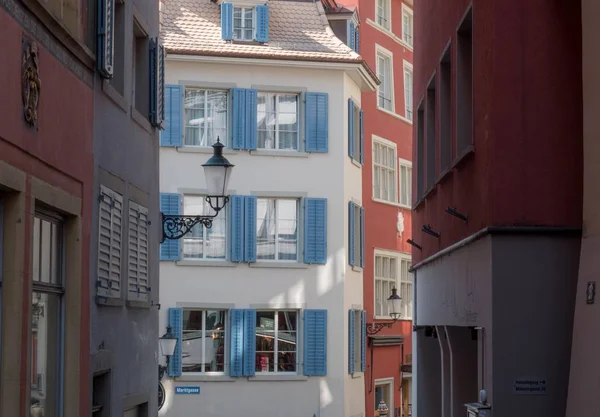 Yazın Zürih sokak manzarası