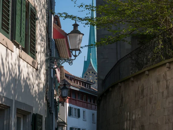 Yazın Zürih sokak manzarası