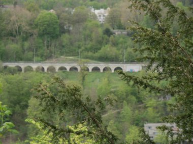 İsviçre'de Ren Şelalesi ilkbaharın başlarında