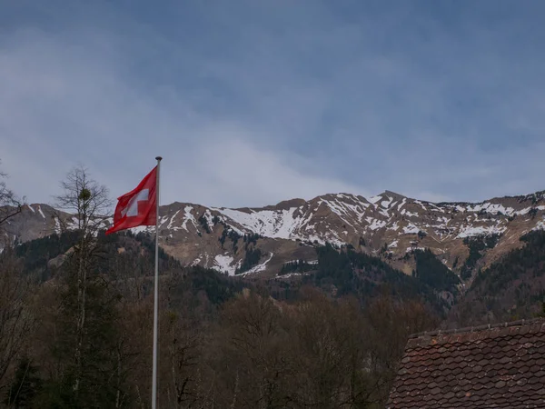 Lindas paisagens suíças com bandeira Alpes de neve — Fotografia de Stock