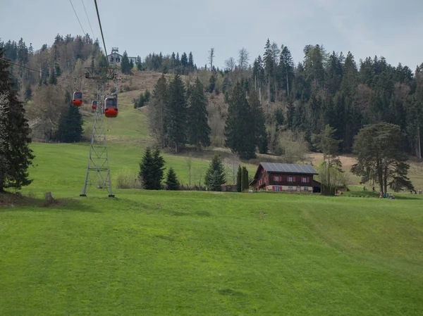 Snow Alps füniküler demiryolu ile Güzel İsviçre Manzaralar