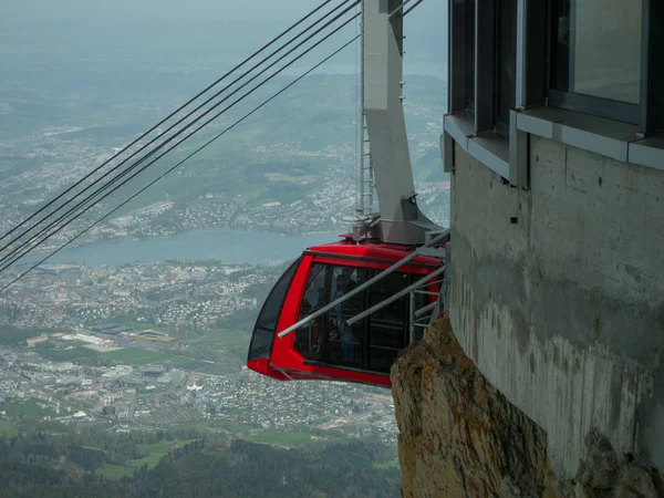 Snow Alps kablo demiryolu ile Güzel İsviçre Manzaralar