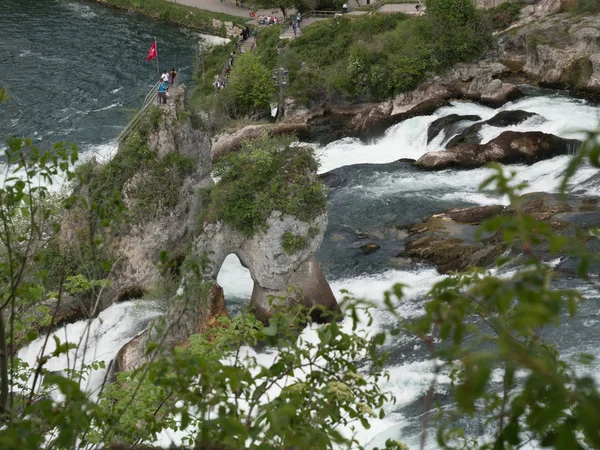 Air Terjun Rhine di Swiss pada awal musim semi — Stok Foto