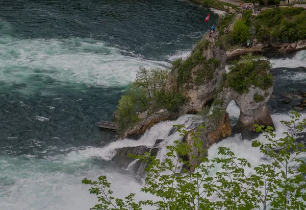 Air Terjun Rhine di Swiss pada awal musim semi — Stok Foto