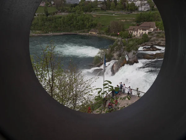 Air Terjun Rhine di Swiss pada awal musim semi — Stok Foto