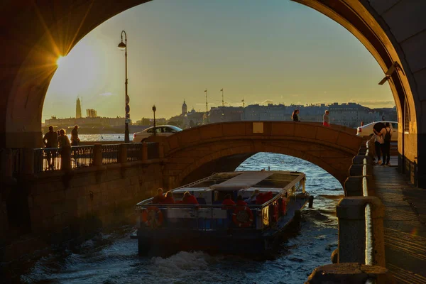 Saint Petersburg Yaz saatinde gün batımı