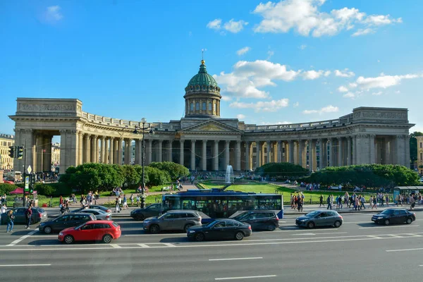 Petersburg Rusya'daki ünlü Kazansky Katedrali