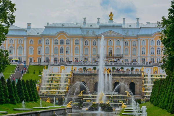 Rusya Peterhof Sarayı St.Petersburg yaz saati