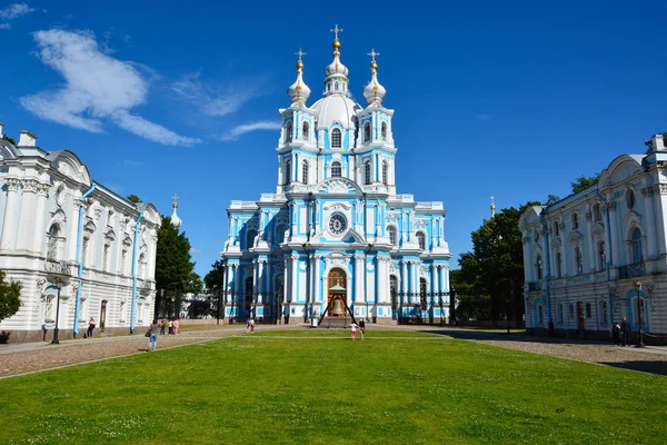 Rusya St. Petersburg. Diriliş Smolny Katedrali Kilisesi
