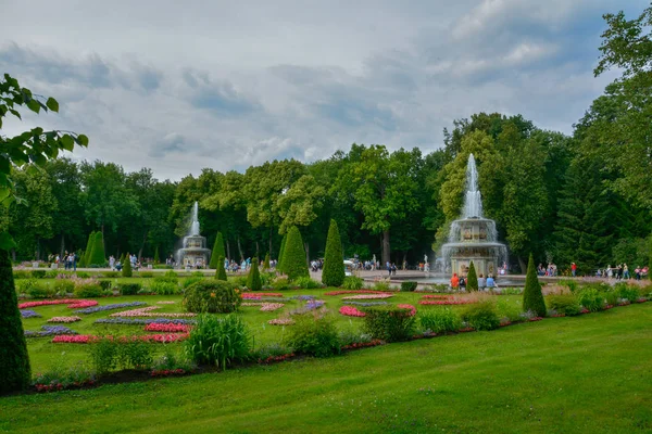 Rusya Peterhof Sarayı St.Petersburg yaz saati