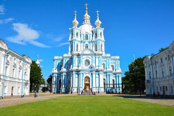 Rusya St. Petersburg. Diriliş Smolny Katedrali Kilisesi