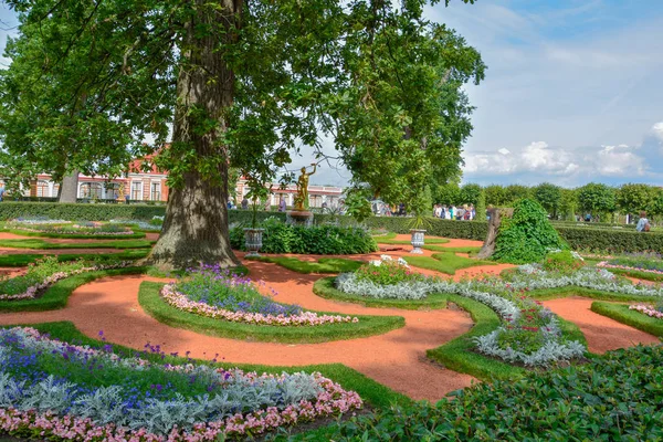 Rusya Peterhof Sarayı St.Petersburg yaz saati