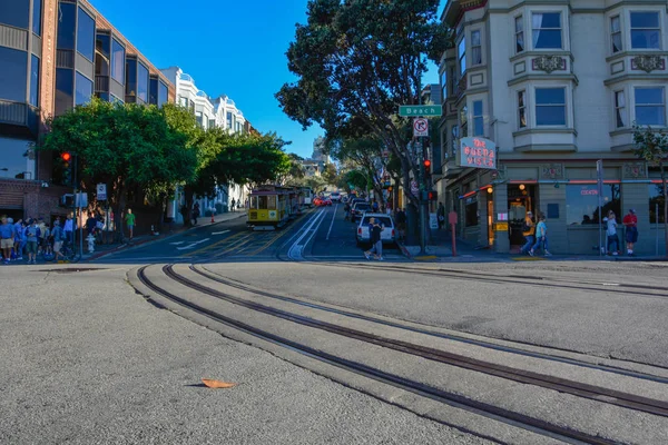 San Francisco sokakları yaz saati mavi gökyüzü
