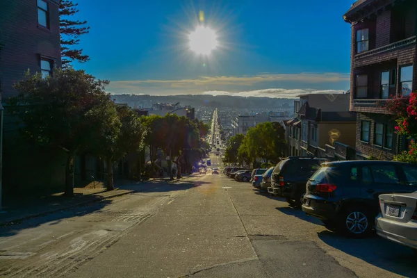 San Francisco sokakları yaz saati mavi gökyüzü