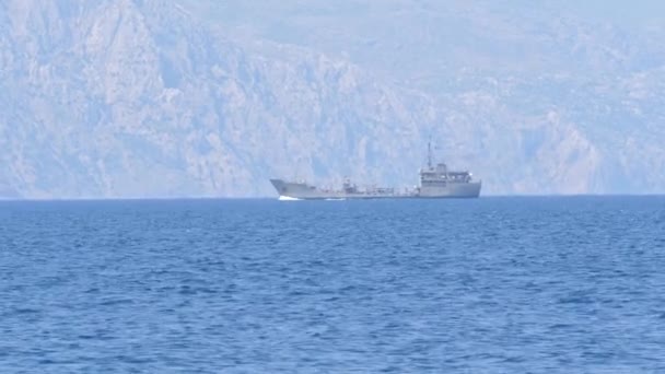 Uknown schip Turkije kust uitzicht vanuit de Griekenland — Stockvideo