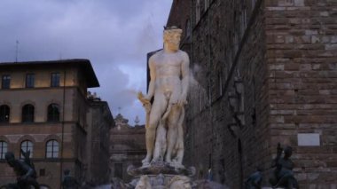Neptün Çeşmesi Floransa bir çeşme, İtalya Palazzo Vecchio yavaş hareket