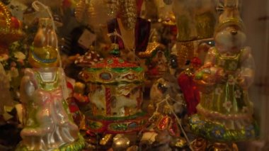 Güzel el chrismas ağaç dekorasyon pencere closeup ile görünümü yaptı