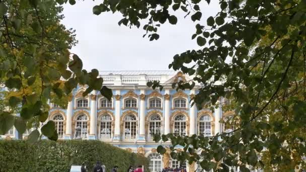 Podzimní čas Park v Tsarskoe Selo Catherine Palace v Pushkinu, Rusko Září 2019 — Stock video