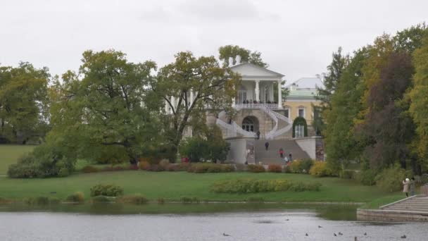 Otoño Parque en Tsarskoe Selo Catherine palacio en Pushkin, Rusia septiembre 2019 — Vídeos de Stock