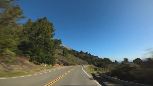 Οδήγηση σε Big Sur Καλιφόρνια Cabrillo Highway 1 παραλιακό δρόμο, pov νότια — Αρχείο Βίντεο
