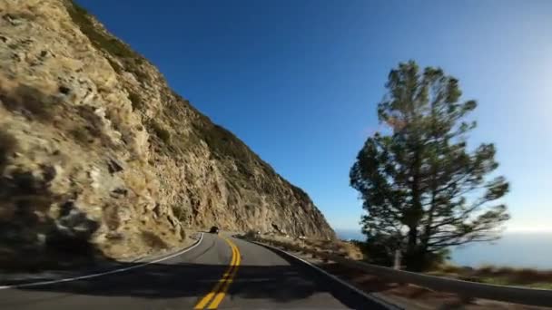 Οδήγηση σε Big Sur Καλιφόρνια Cabrillo Highway 1 παραλιακό δρόμο, pov νότια — Αρχείο Βίντεο