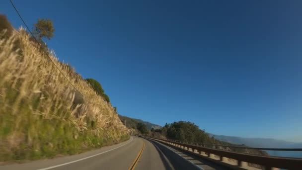 Conducir en Big Sur California Cabrillo Highway 1 coast road, pov south — Vídeo de stock