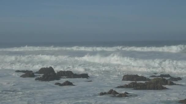 巨大な波とビッグサー州立公園の風景 — ストック動画