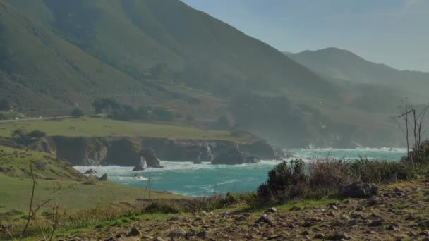 Szcenírozott táj Big Sur California Csendes-óceán partján autópálya 1 — Stock videók