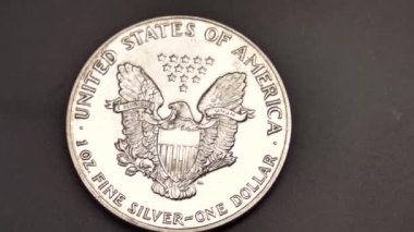 Gümüş doları 1 ons 'a yakın.