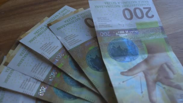 Close up tiro de dinheiro suíço duzentos francos Chf, detalhe Notas — Vídeo de Stock