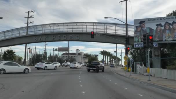 Straten van San Pedro bekijken vanaf de auto Januari 2020 USA California — Stockvideo