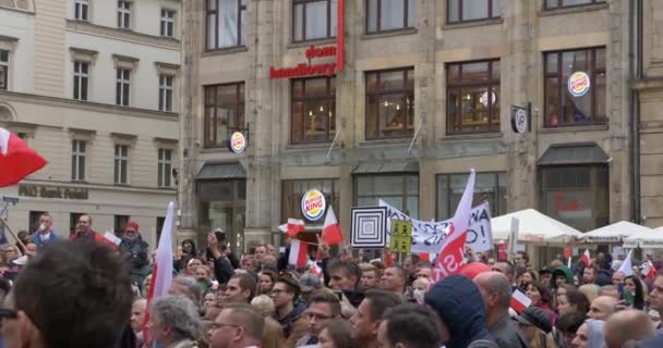 Protest przeciw blokadzie COVID w Europie. Wokław Polska 10.10.2020 — Wideo stockowe
