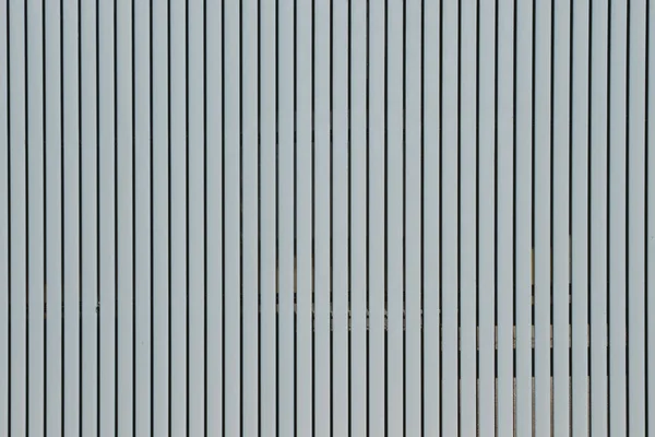 Wand Aus Streifen Aus Grauem Aluminiumprofil Vertikale Parallellinien — Stockfoto