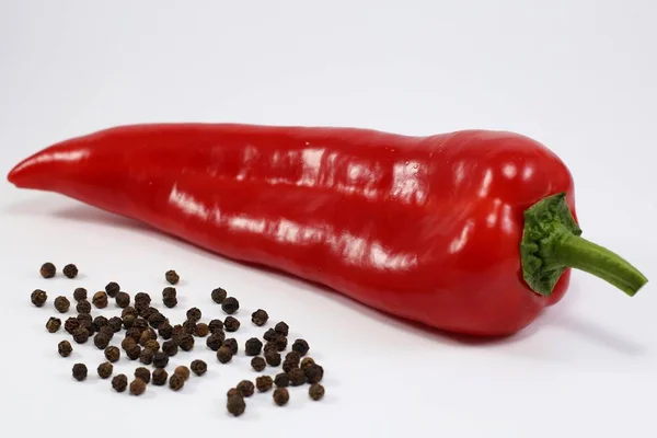 Paprika Und Paprika Isoliert Auf Weißem Hintergrund — Stockfoto