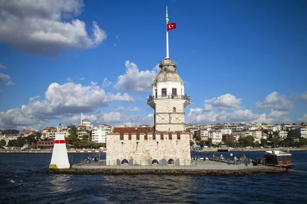 Kız Kulesi İstanbul'un güneşli günü manzarası( Kiz Kulesi - İstanbul'un sembolü)