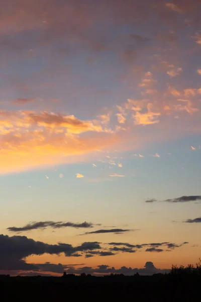 Dramatisk Solnedgångs Himmel Med Färgglada Moln — Stockfoto