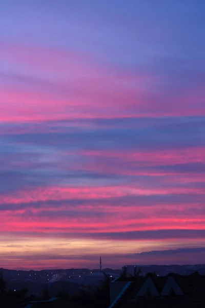 Färgglada Sunset Sky Med Vackra Moln Över Istanbul — Stockfoto