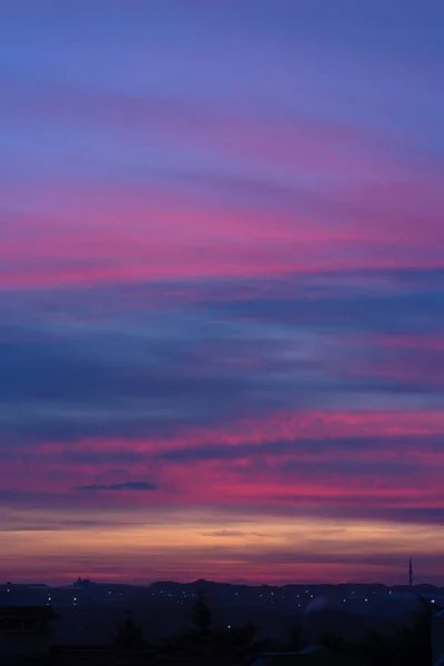 Färgglada Sunset Sky Med Vackra Moln Över Istanbul — Stockfoto